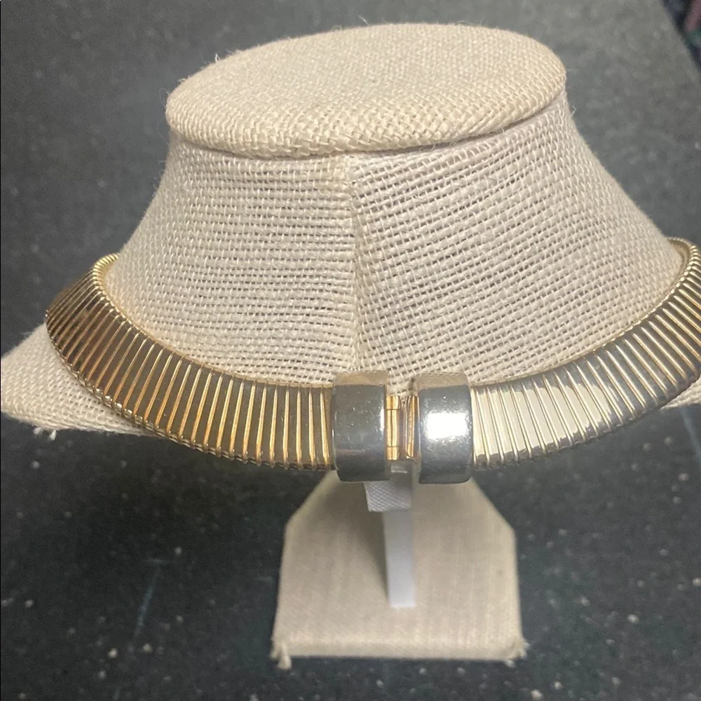 90s Elegant Gold and Cream Collar Necklace